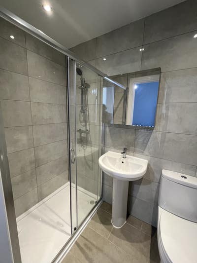 Spacious Ensuite Double Room Main Photo