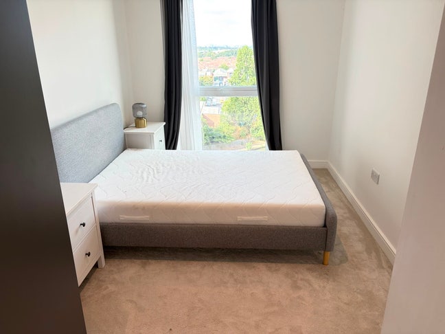 Looking for a flatmate in Quay Walk Waterview Ap.  Main Photo