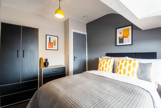 Bills Included Double Room & Ensuite  Main Photo