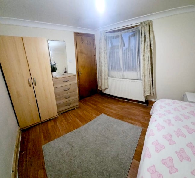 Double Room close to Leyton Tube  Main Photo