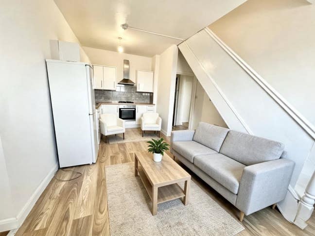 Instant Move-In! 2 Single Rooms & Lovely Area Main Photo