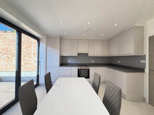Brand-New 4-Bedroom House with 2 Parking Spaces Main Photo