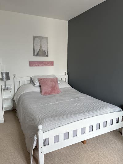 Quiet cosy home. Room with own bathroom available. Main Photo