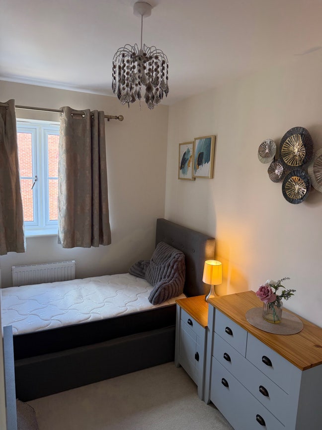 Single Room Main Photo