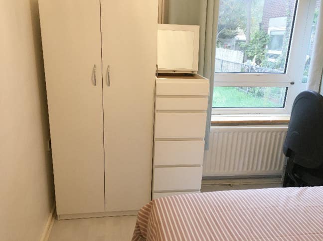 Available Now! Bethnal Green! Cozy Double!\ Main Photo
