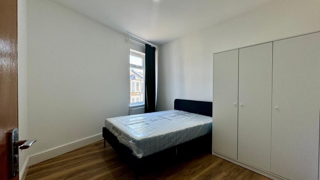 🏡 Spacious Room for Rent – &pound;250 per Week Main Photo