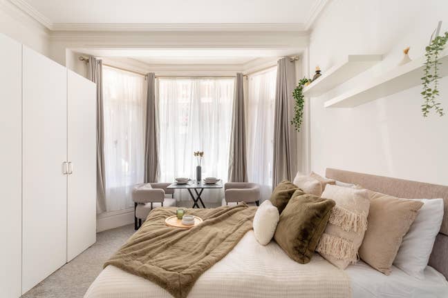 Spacious Self-Contained Studio - All Bills Inc Main Photo