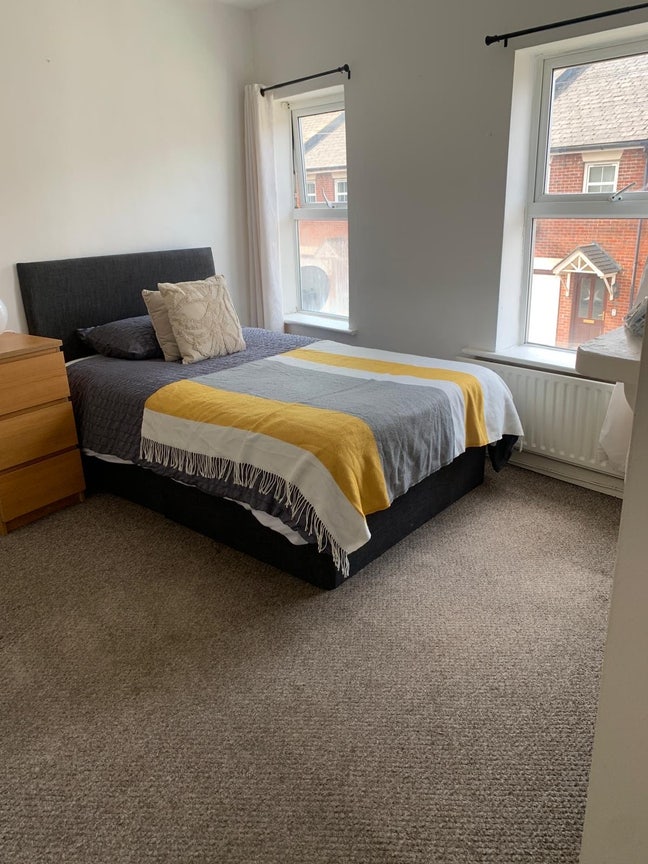 Newly available house share 2mins from town centre Main Photo