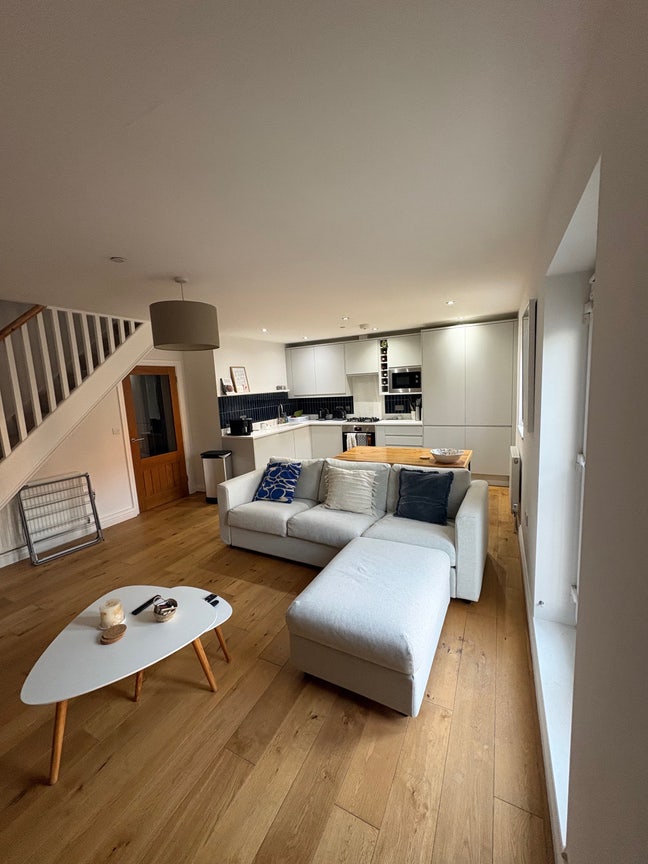 Large en-suite double room 5 mins from tube !! Main Photo