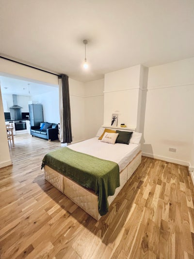One Bedroom Flat in Wembley  Main Photo