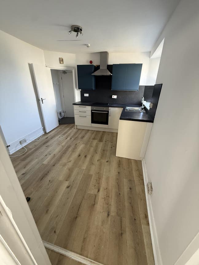 First floor one bed studio flat close to the Hoe  Main Photo