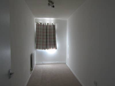 Spacious 3-Bed Home with Garden & Parking Main Photo