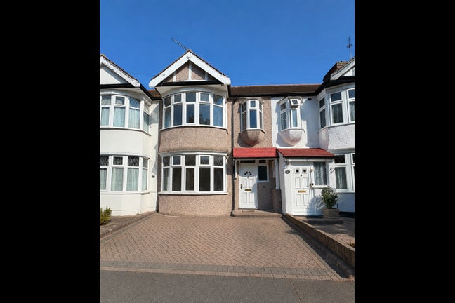 3 Bed Terraced House, Fairlop Road, IG6 Main Photo