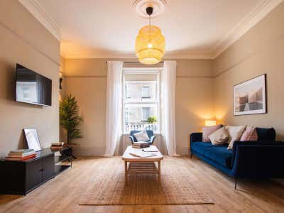 Bright Double Room - North Road West Main Photo