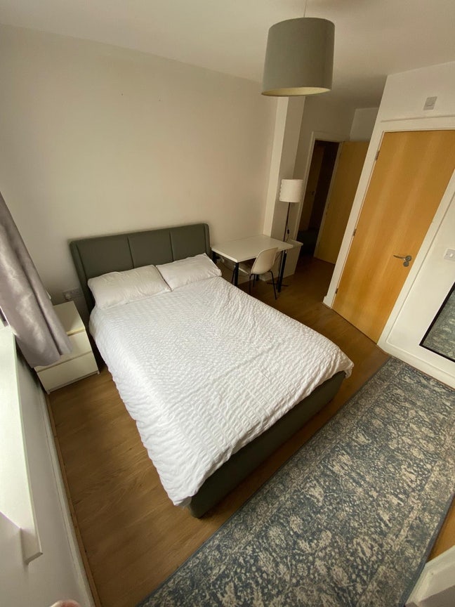 SHORT-TERM En-Suite Room in Hither Green Main Photo