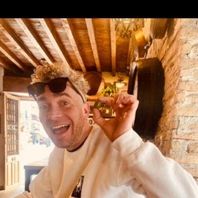 Professional Male seeks a single or double room Main Photo
