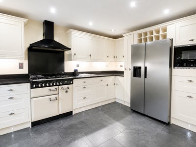 5-Bedroom Terraced House, Mount Park Avenue, CR2 Main Photo