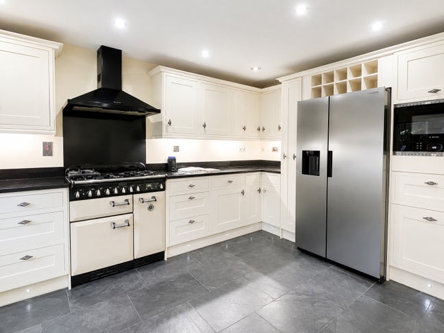 5-Bedroom Terraced House, Mount Park Avenue, CR2 Main Photo