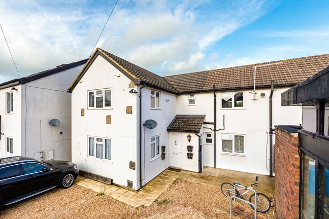 A self contained studio flat in a nice house Main Photo