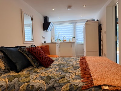 Amazing Double En-Suite Room with Kitchen  Main Photo