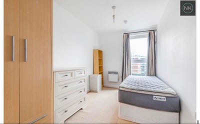 Small double with your own spacious bathroom Main Photo
