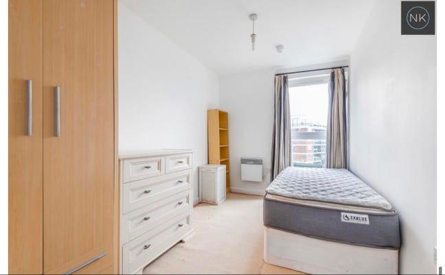 Small double with your own spacious bathroom Main Photo