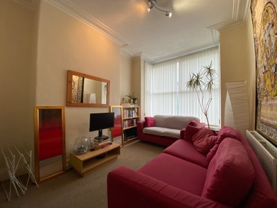 🏡Dont Miss Out! Excellent Burley Houseshare!🏡 Main Photo