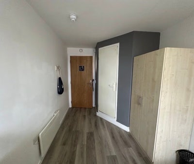 Silver Ensuite — Trinity Sq NTU — Transfer Main Photo