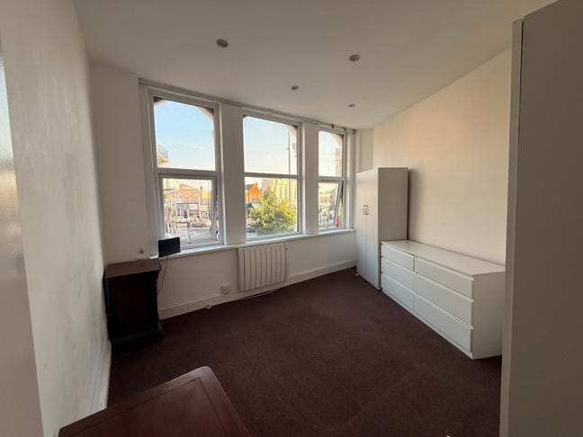 One bedroom apartment in Leyton Main Photo