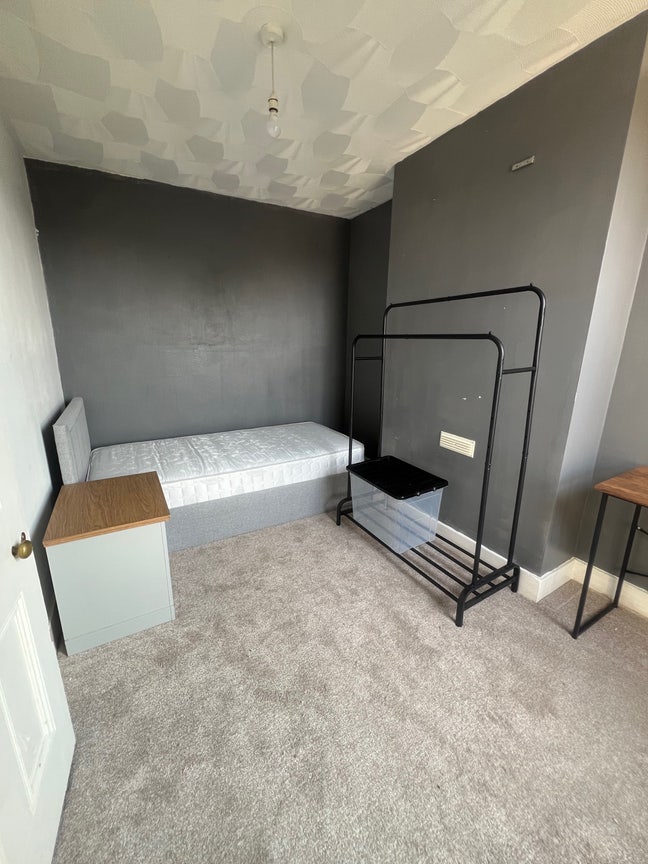 Spacious Double Room to Rent in Gillingham Main Photo