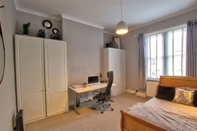 ** 1  spacious double bedroom for rent** Main Photo