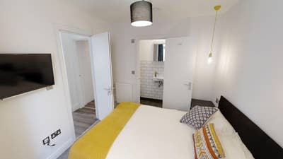 Double En-suite in Converted Post Office Main Photo