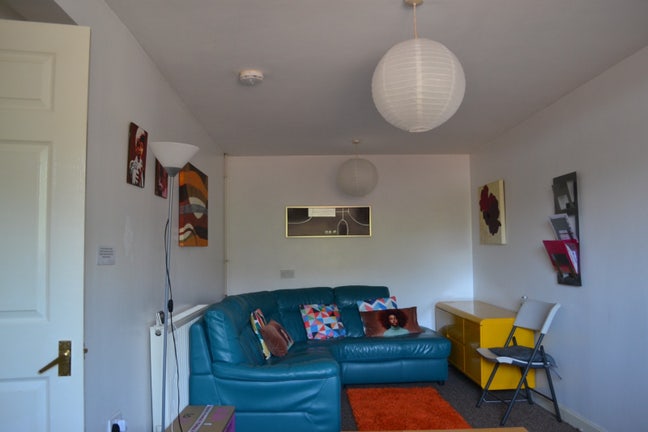 Spacious 6-bed terrace house Main Photo