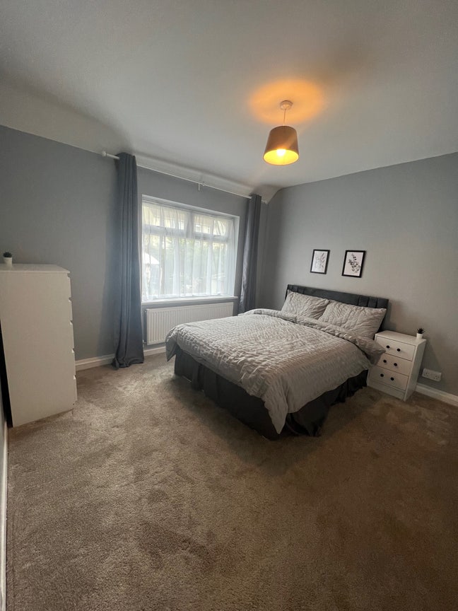 Spacious Double Room to Rent  Main Photo