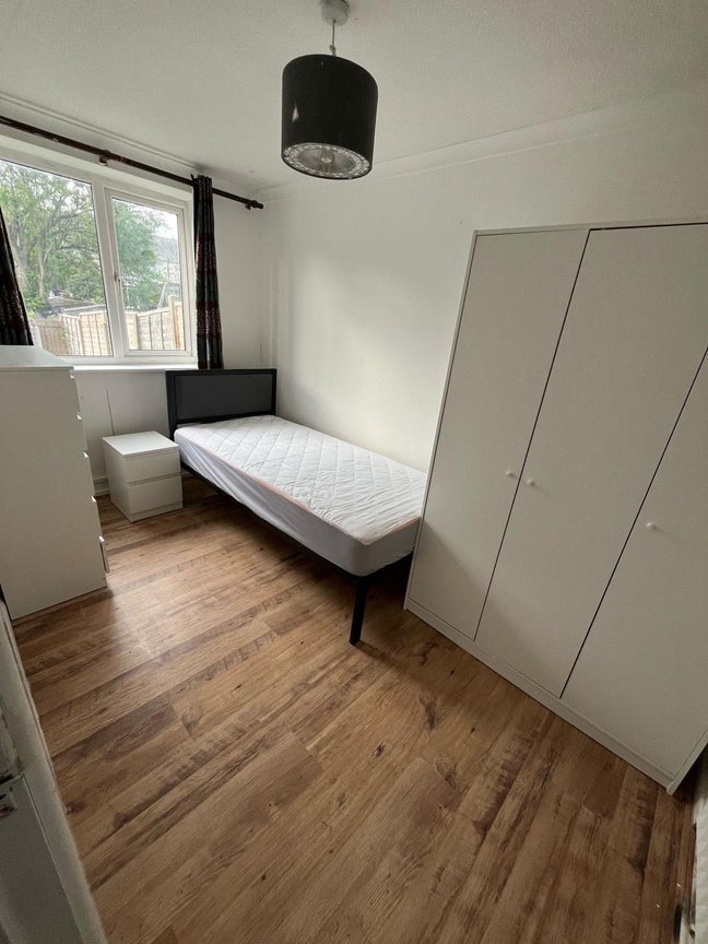 Smart Room nr Luton town centre & Airport Main Photo