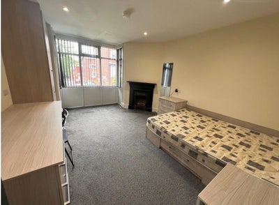 Tenancy Takeover - Double Bed Hyde Park Leeds Main Photo