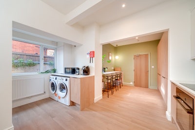 Stylish en-suite room in a 6 Bed House share Main Photo
