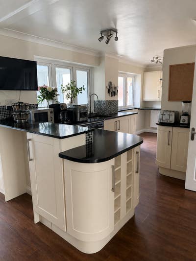 Double room in Kings Hill (hot tub and sauna) Main Photo