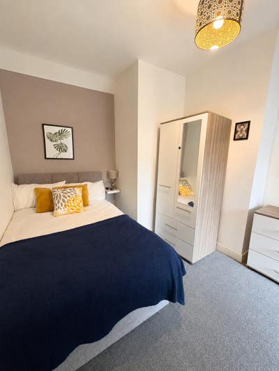 🏡 Modern Ensuite Rooms Wigan Available  Main Photo