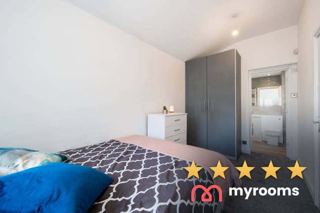🏡  2 Ensuite Rooms Available / 15 Mins to Bond St Main Photo