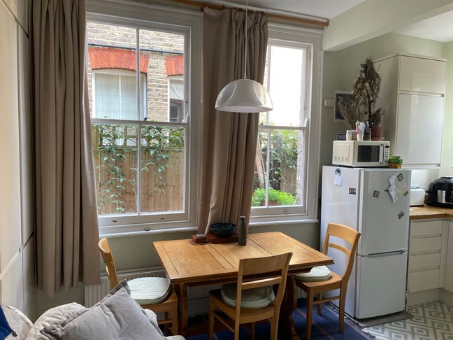 Homely, quiet flat, close to many ammenities Main Photo