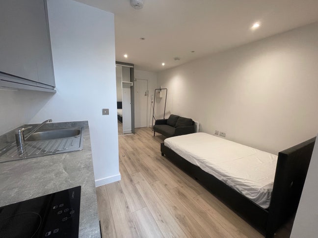 Modern Studio Flat - Newbury Centre Main Photo