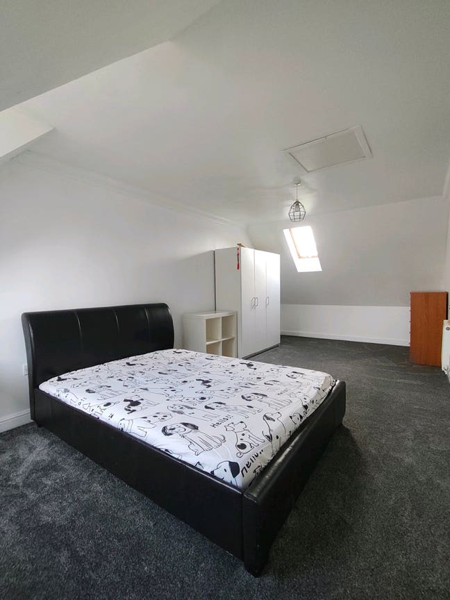 Large double rooms available  Main Photo