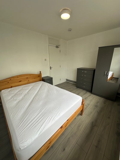 Double and single rooms available  Main Photo