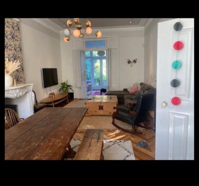 Double room, in lovely London fields home Main Photo