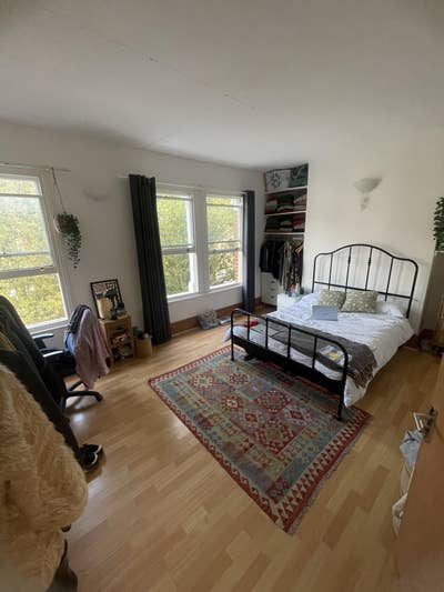 Bright and Spacious Double Bedroom  Main Photo