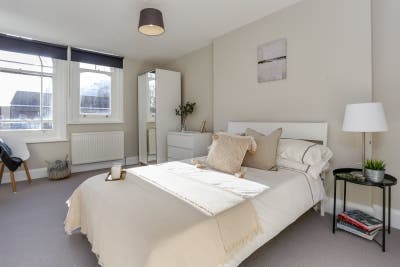 Modern double room/ Ealing Broadway  Main Photo