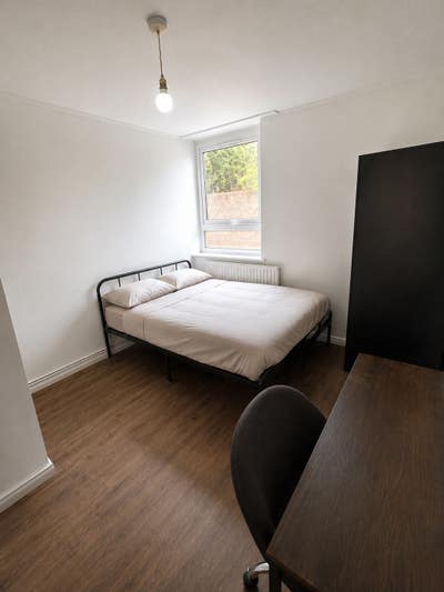 * Lovely Double Room Available in All Saints * Main Photo