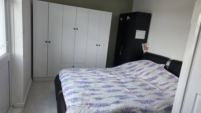 King size,furnished double room available  Main Photo