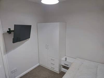 Furnished single room Main Photo